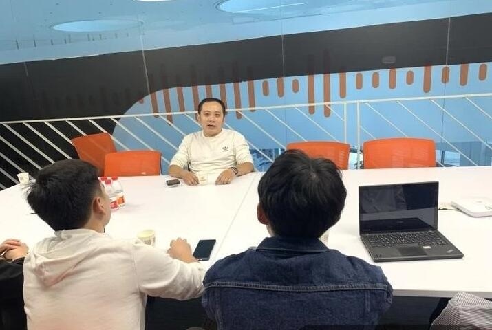 網(wǎng)絡(luò)公司老板開飯館給員工發(fā)工資