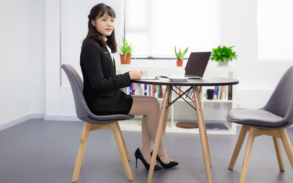 怎么設計極簡的企業(yè)網(wǎng)站風格
